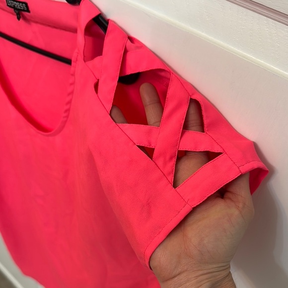 Express Pink Blouse with Cutout Short Sleeves. Size L. - Picture 4 of 5